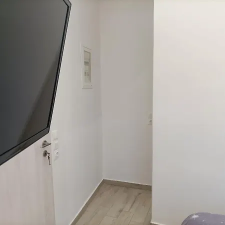 Beautiful Pedestrian Apartment Athens
